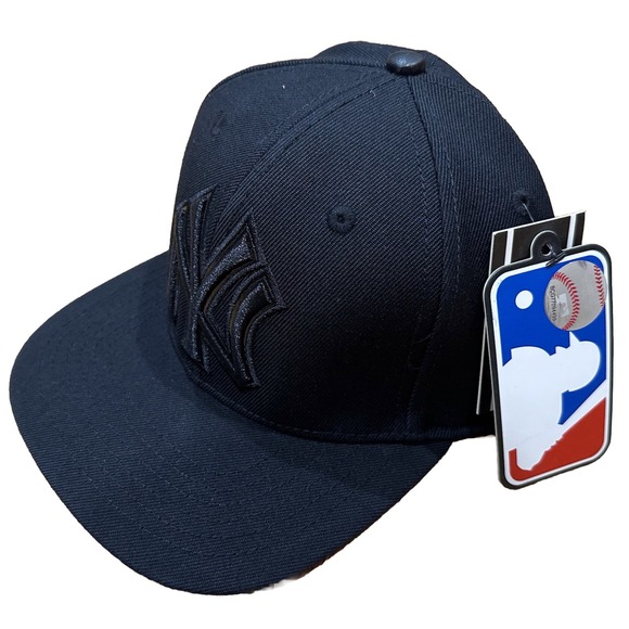 New York Yankees Hat Men's Triple Black Adjustable Baseball Cap NWT Snapback Hat - Picture 7 of 16